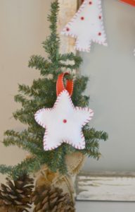 Easy DIY Felt Christmas Bunting and Ornaments
