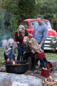 How to Coordinate Clothing for Family Pictures