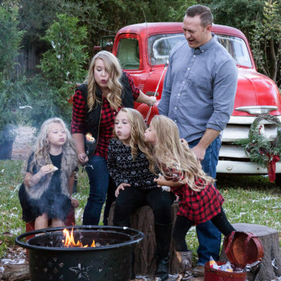 How to Coordinate Clothing for Family Pictures